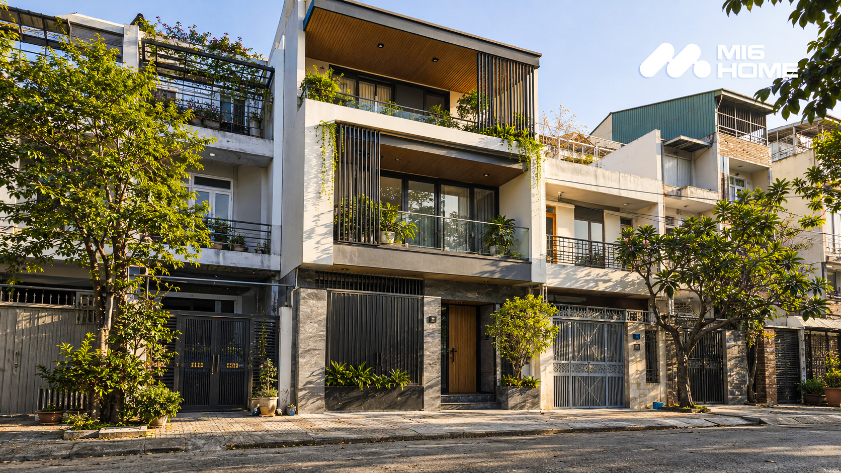 Nhà phố hướng Tây có giải pháp che nắng và thông gió