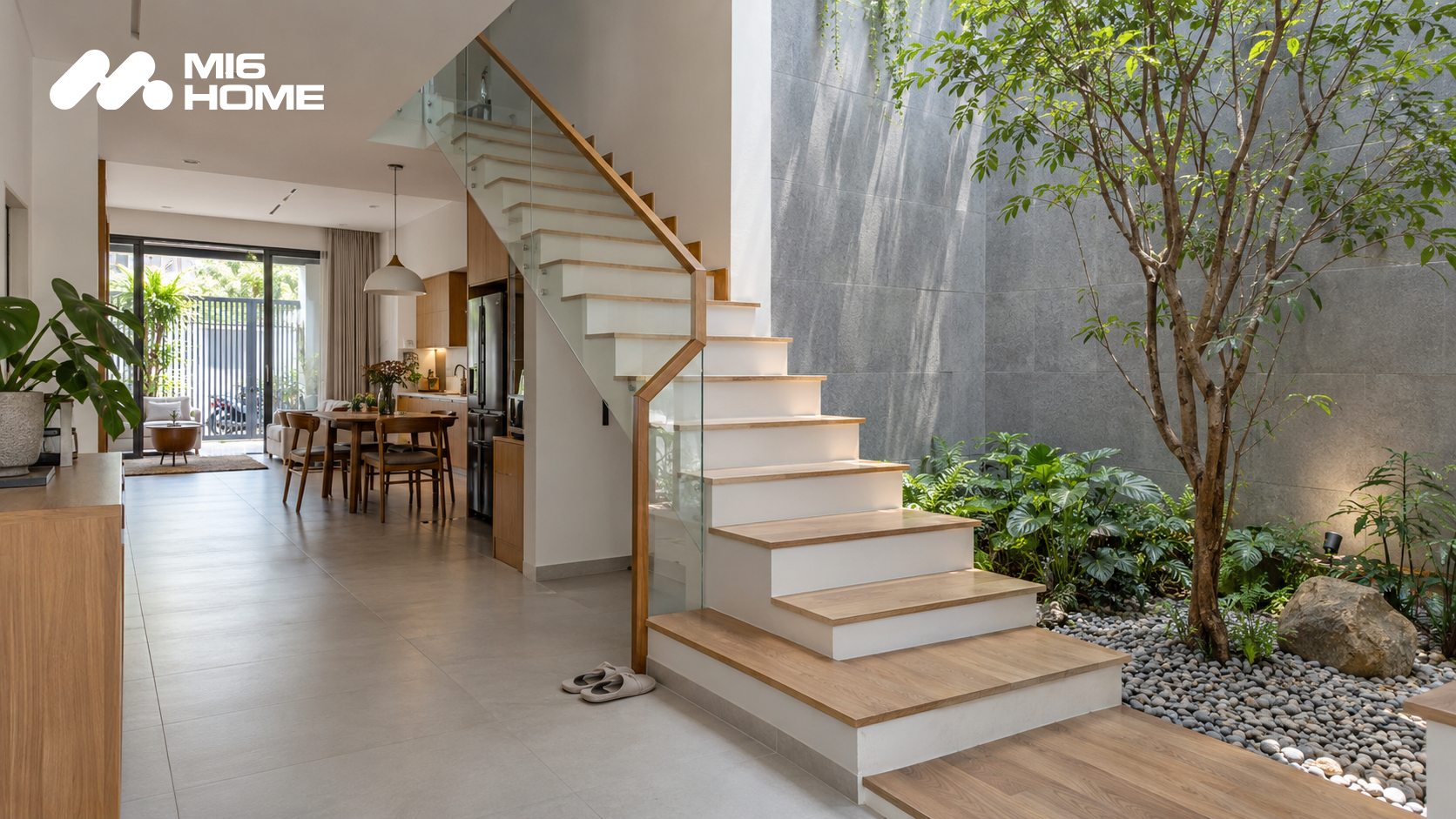 Tiểu cảnh giếng trời cầu thang nhà ống hiện đại